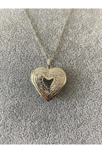 Luck Aksesuar Heart Shaped Opening Necklace with Heart Pattern on Top