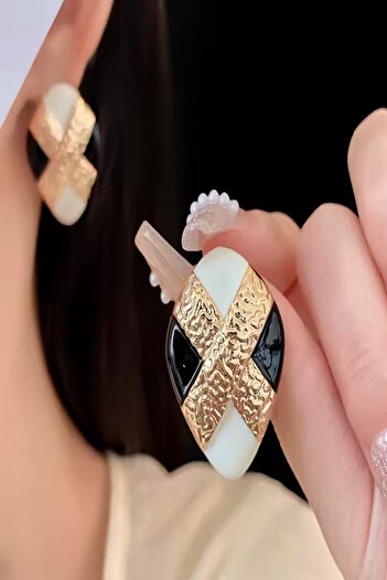 DEMOKAN Women's Earrings Special Series Imported Gold Processing Black White Vintage Earrings