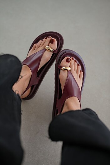 selinshoes Shay Women's Sandals with Gold Accessories - Claret Red