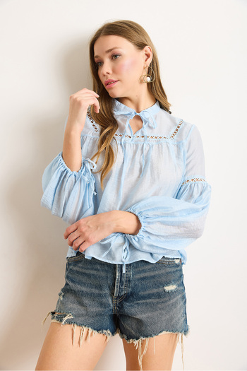 Olalook Kadın Bebe Mavi Yakası Bağcıklı Fisto Detaylı Transparan Bluz BLZ-19003031