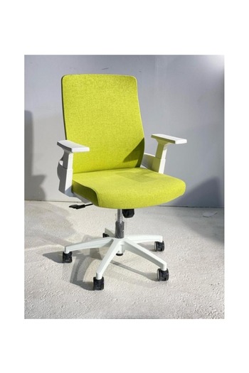 DEC48 Swivel office chair with elegant design and absolute comfort.