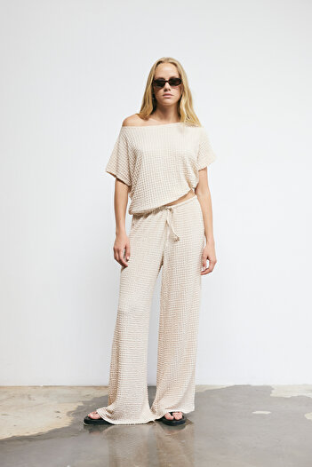 bases. Dokulu Rustik Wide Leg Dökümlü Pantalon