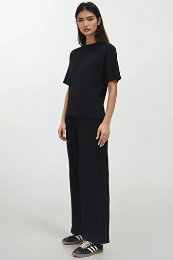 Trend Alaçatı Stili Women's Black Crew Neck Short Sleeve T-Shirt and Pants Set Alc-X14069