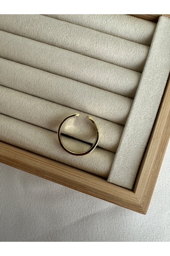 ringbox Gold Stone Matte Ring
