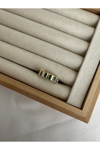 ringbox Green Stone Rectangular Row Ring