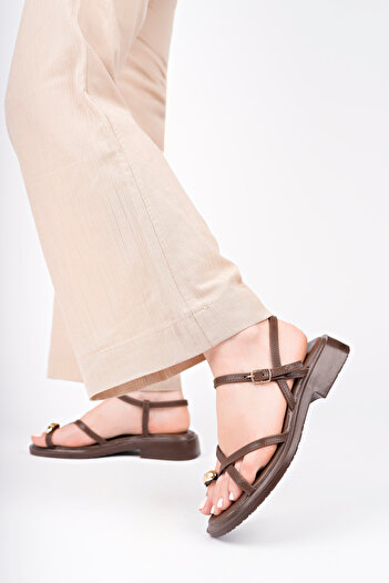 meyra'nın ayakkabıları Women's Bitter Brown Ring Detailed Cross Toe Sandals