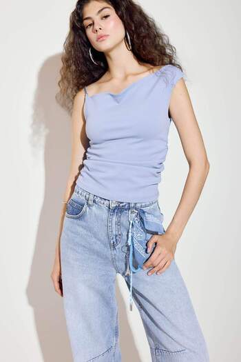 DeFacto Asymmetrical Collar One Shoulder Crepe Blouse F6274Ax25Sm
