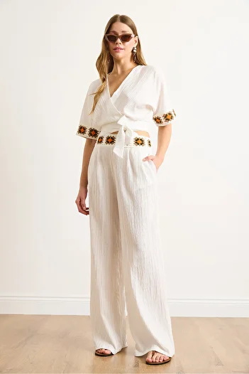 Olalook Women's White Embroidery Tape Bottom Top Set Tkm-19000388