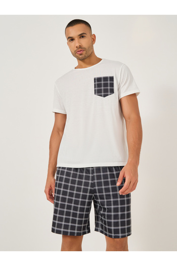 Styli Solid Contrast Pocket Detail T-Shirt and Checked Shorts Set