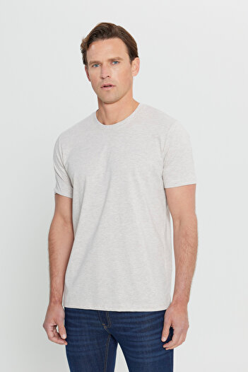 AC&Co / Altınyıldız Classics Erkek Bej Melanj Pamuklu Slim Fit Dar Kesim Bisiklet Yaka Basic Tişört