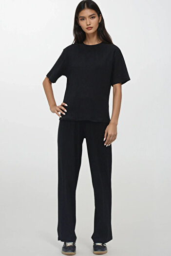 Trend Alaçatı Stili Women's Black Crew Neck Short Sleeve T-Shirt and Pants Set Alc-X14069