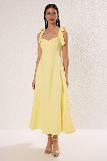 Trendyol Collection Rochie de seară midi, galben deschis, croială în A, cu bretele legate TPRSS24EL00251