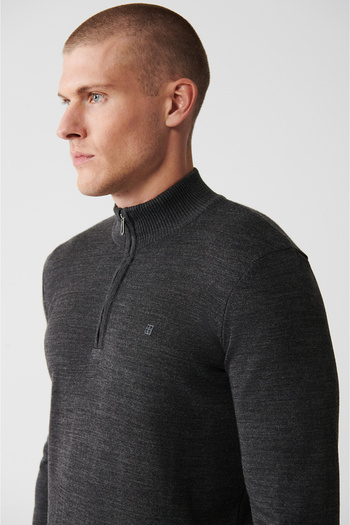 Avva Anthrazitfarbener Herren-Strickpullover mit Reißverschluss und Stehkragen 005005