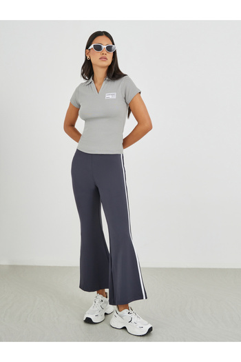 Styli Wide Ribbed Contrast Badge Detail Cropped Polo T-Shirt