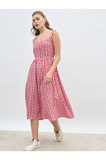 Styli Women Red Gingham Checked Sweetheart Neck A-Line Midi Dress with Smocked Back