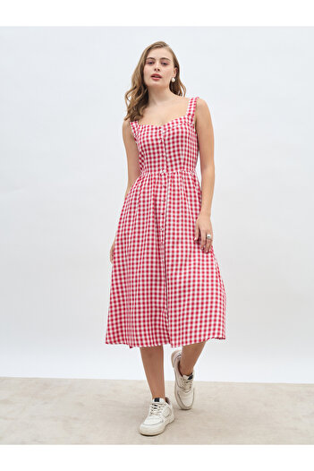 Styli Women Red Gingham Checked Sweetheart Neck A-Line Midi Dress with Smocked Back