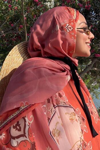 carell Η προτίμηση της Ebru Tuna Maknesa Mercan Monogram Flush Shawl