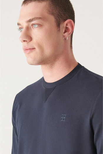 Avva Men's Navy Blue Crew Neck Cotton 2 Thread Unbrushed Sweatshirt E001200