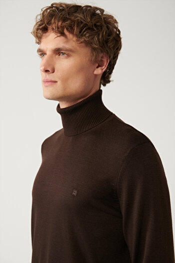 Avva Brauner Herren-Strickpullover mit Rollkragenpullover E 005002