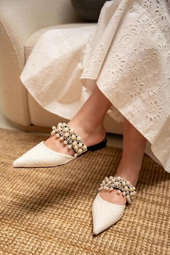 LamintaGlobal Rosi̇e White Tube Detail Stone Women's Slippers