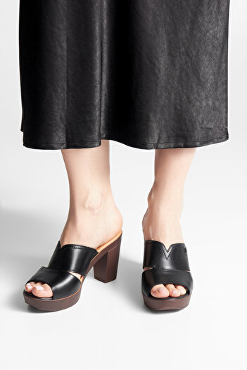 LASOCKI woman flip-flop 5905588708483 Brown