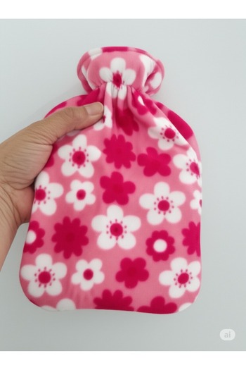 FAMEMUS ACCESSORY كيس ماء ساخن مع غطاء صوف منقوش (1 قطعة)