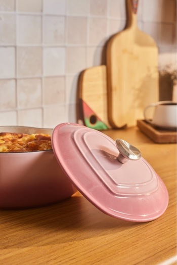 Karaca Love Demir Döküm Emayeli Tencere Pink 1,9 Lt