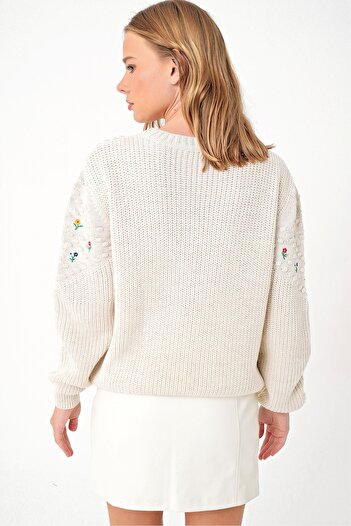 Trend Alaçatı Stili Ecrufarbenes, besticktes Premium-Sweatshirt für Damen ALC-X5093