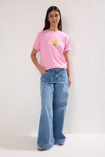 Trendyol Collection Rosa 100% Baumwolle Oversize/Weit geschnittenes Cocktail bedrucktes gestricktes T-Shirt TWOSS25TS00202