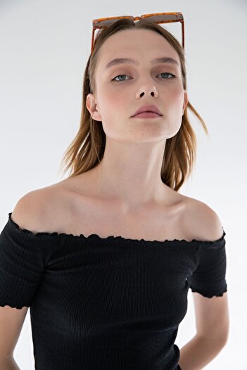 la & vetta Siyah Örme Carmen Yaka Crop Bluz
