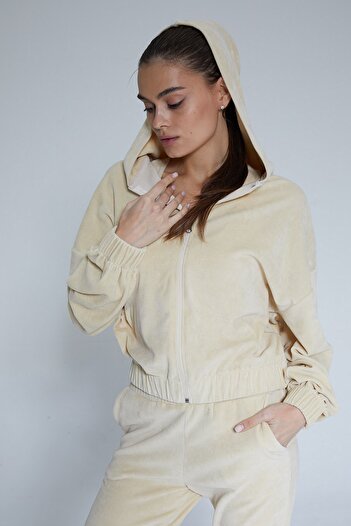 Chandraswear Beige Women's Zippered Velvet Cardigan - Vela