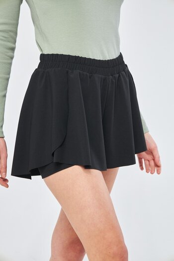 Chandraswear Black Women's Sports Shorts - 2-Layer Flared Skirt, Tights Incorporated - Rane