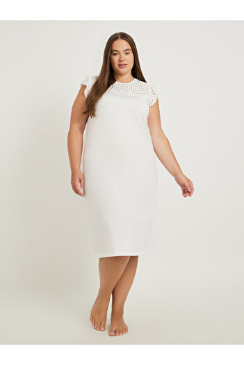 Styli Plus Size Schiffli Yoke Flat Pompom Detail Nightdress