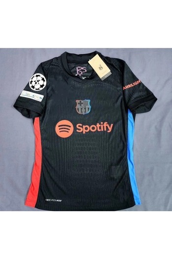 After Party F.C B.a.r.c.e.l.o.n.a 2024/25 Νέα σεζόν Χωρίς όνομα εκτός έδρας Τζέρσεϊ (ΜΑΥΡΟ) εναντίον αθλητικό μπλουζάκι