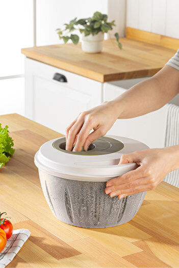 Mutfak Köşesi Circle Salad Dryer 4.5 Lt – Vegetable Drying Container with Ergonomic Handle and Large Chamber Beige