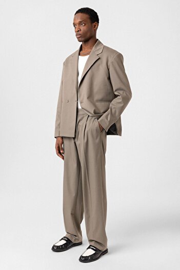 Vamos One Button Oversize Suit and Khaki