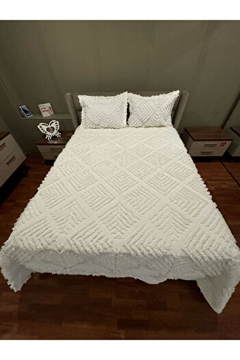 BlueMaison Boutique Chenille Oversized Bedspread Ezo Ecru