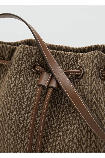 MANGO Woman Logo desenli jakar bucket çanta