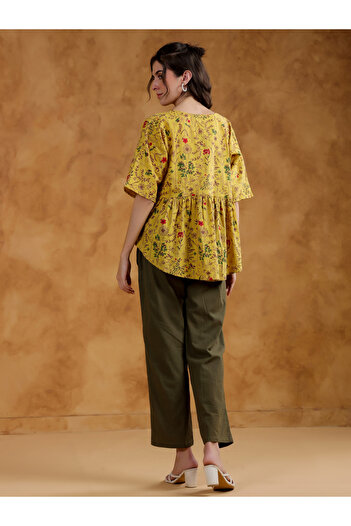 Sanskrutihomes By Styli Printed V-Neck Pleated Top and Pants Co-Ords