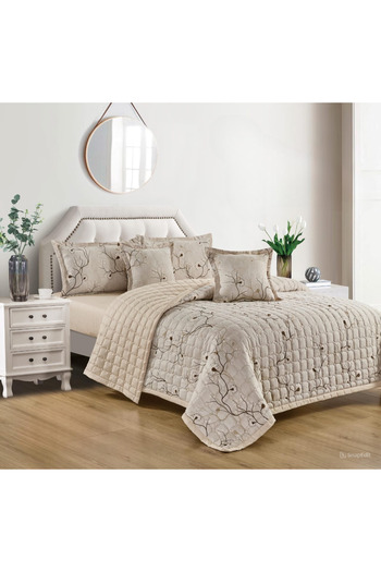 Mark Practical summer double bed set with a printed design, made of the finest microfiber materials.