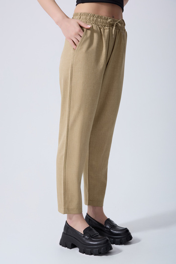 Miss couture Linen Viscose Joggers Double Pocket Relaxed Cut 7/8 Leg Length. Designed for Summer and Spring Months.