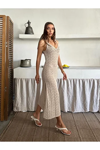 Serenay Atelier Μακρύ γυναικείο πλεκτό φόρεμα παραλίας από 100% βαμβάκι με διάτρητο στήθος και λουράκι