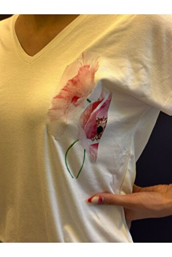 Gönülden Tasarım ΓΥΝΑΙΚΕΙΟ T-SHIRT ΜΕ ΣΧΕΔΙΟ ΛΟΥΛΟΥΔΙΑΣ ΜΕ ΛΑΓΟΥΣ ΛΟΥΛΟΥΔΙΑΣ