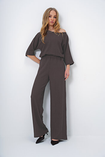 Trend Alaçatı Stili Bitter Brown Color Loose Blouse and Palazzo Pants - Boat Neck and Bat Sleeve Alc-X13470