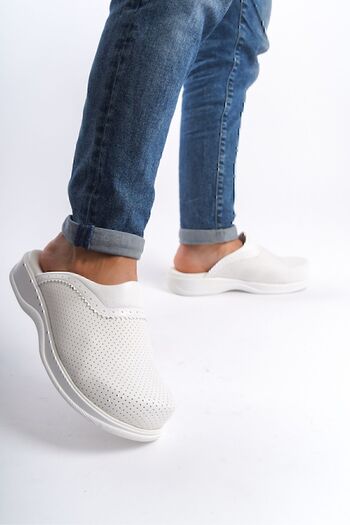 Pozitif Üniforma Men's White Classic Perforated Sabo Slippers Orthopedic Doctor Nurse Hospital Slippers