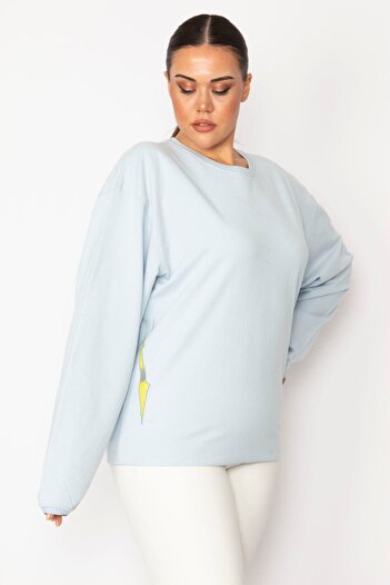 Şans Women's Large Size Blue Cotton Fabric Crew Neck Back Print Detailed Sweatshirt 65n28712