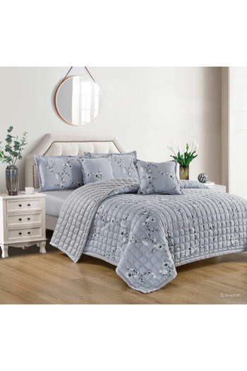 Mark Practical summer double bed set with a printed design, made of the finest microfiber materials.