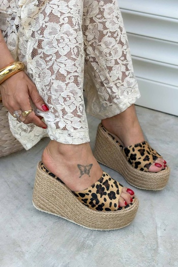 Shoebutik Γυναικείες παντόφλες Anastacia Κίτρινες Μαύρες Ζωώδες Μοτίβο Στριφτό Σόλα Ψάθινες Τακούνες