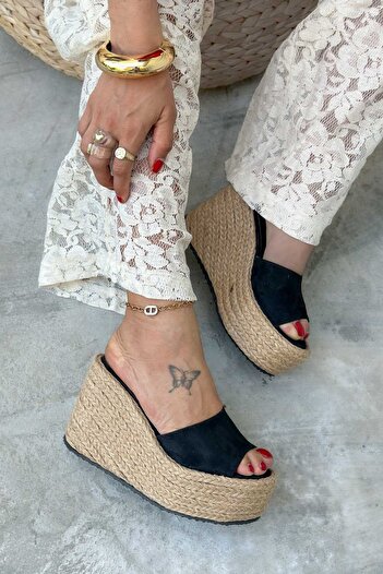 Shoebutik Γυναικείες παντόφλες Anastacia Black Suede Straw Wedge Wrap Sole
