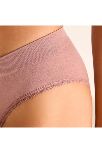 FAV Seamless Brief With Lace Leg